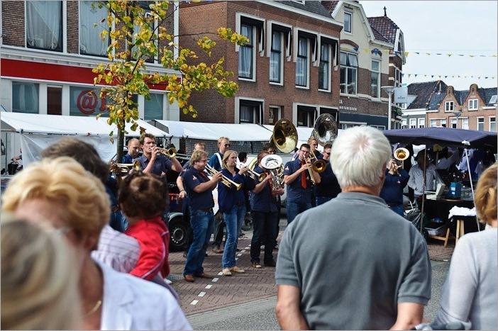 Music at the Garage sale in Leeuwarden